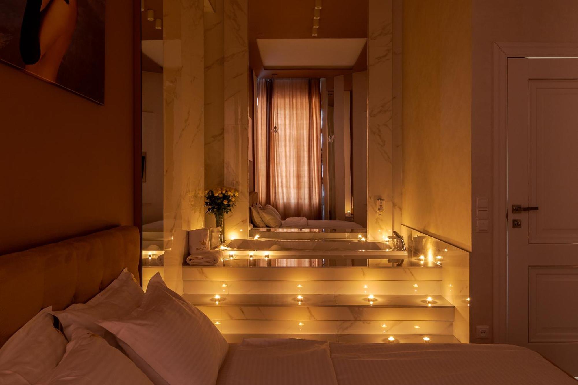 Royal Stylish Apartment In The Old City Львів Екстер'єр фото