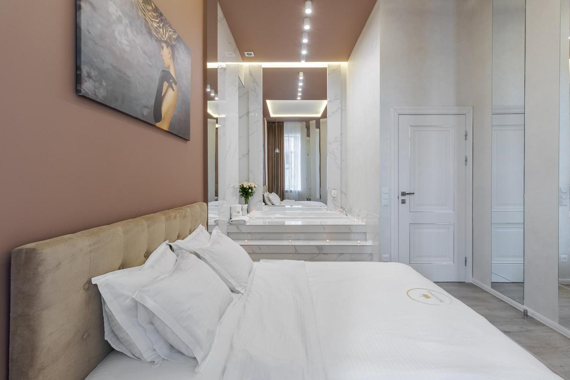 Royal Stylish Apartment In The Old City Львів Екстер'єр фото