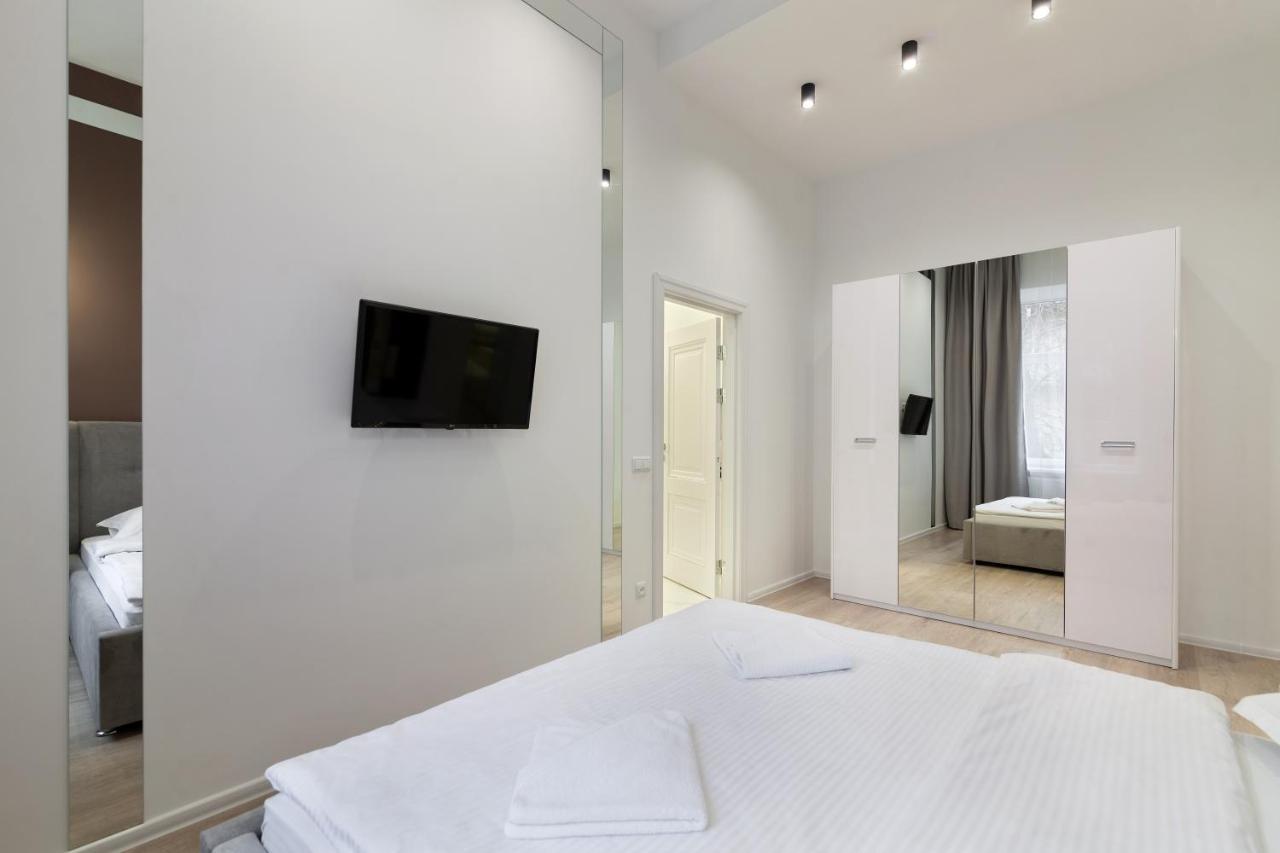 Royal Stylish Apartment In The Old City Львів Екстер'єр фото