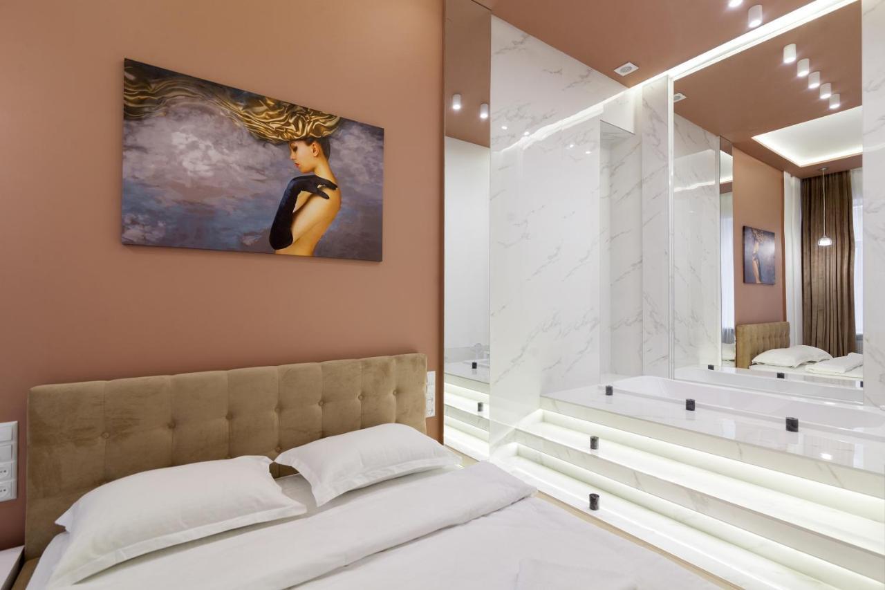 Royal Stylish Apartment In The Old City Львів Екстер'єр фото