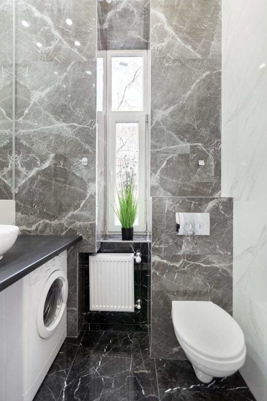 Royal Stylish Apartment In The Old City Львів Екстер'єр фото