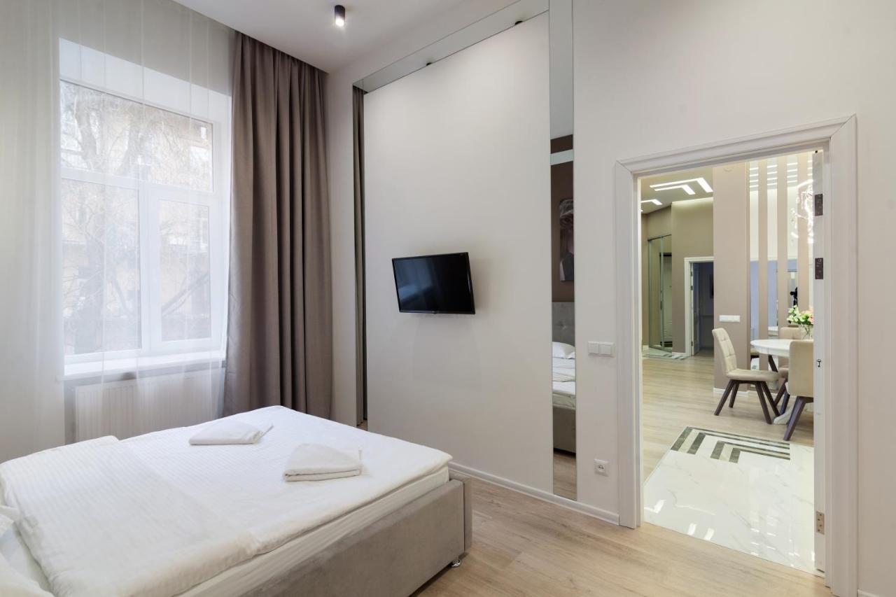 Royal Stylish Apartment In The Old City Львів Екстер'єр фото