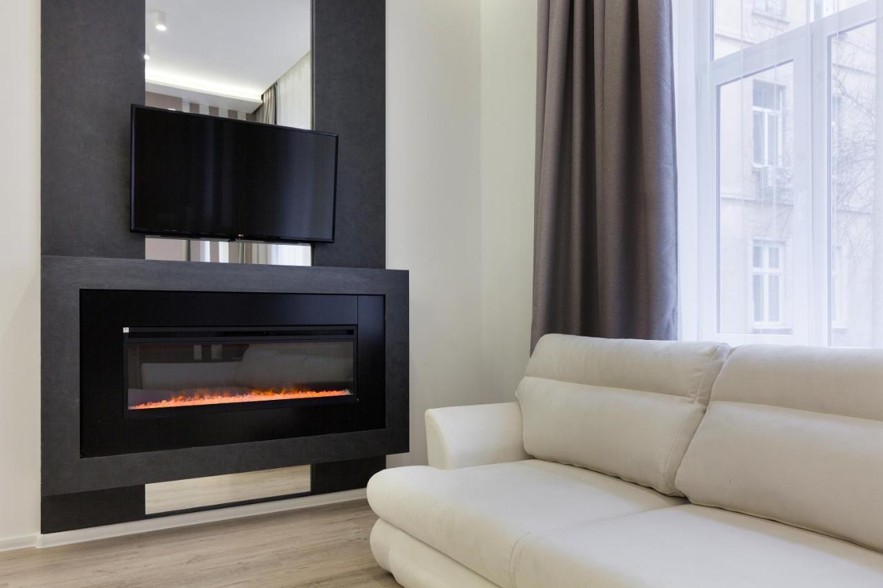 Royal Stylish Apartment In The Old City Львів Екстер'єр фото