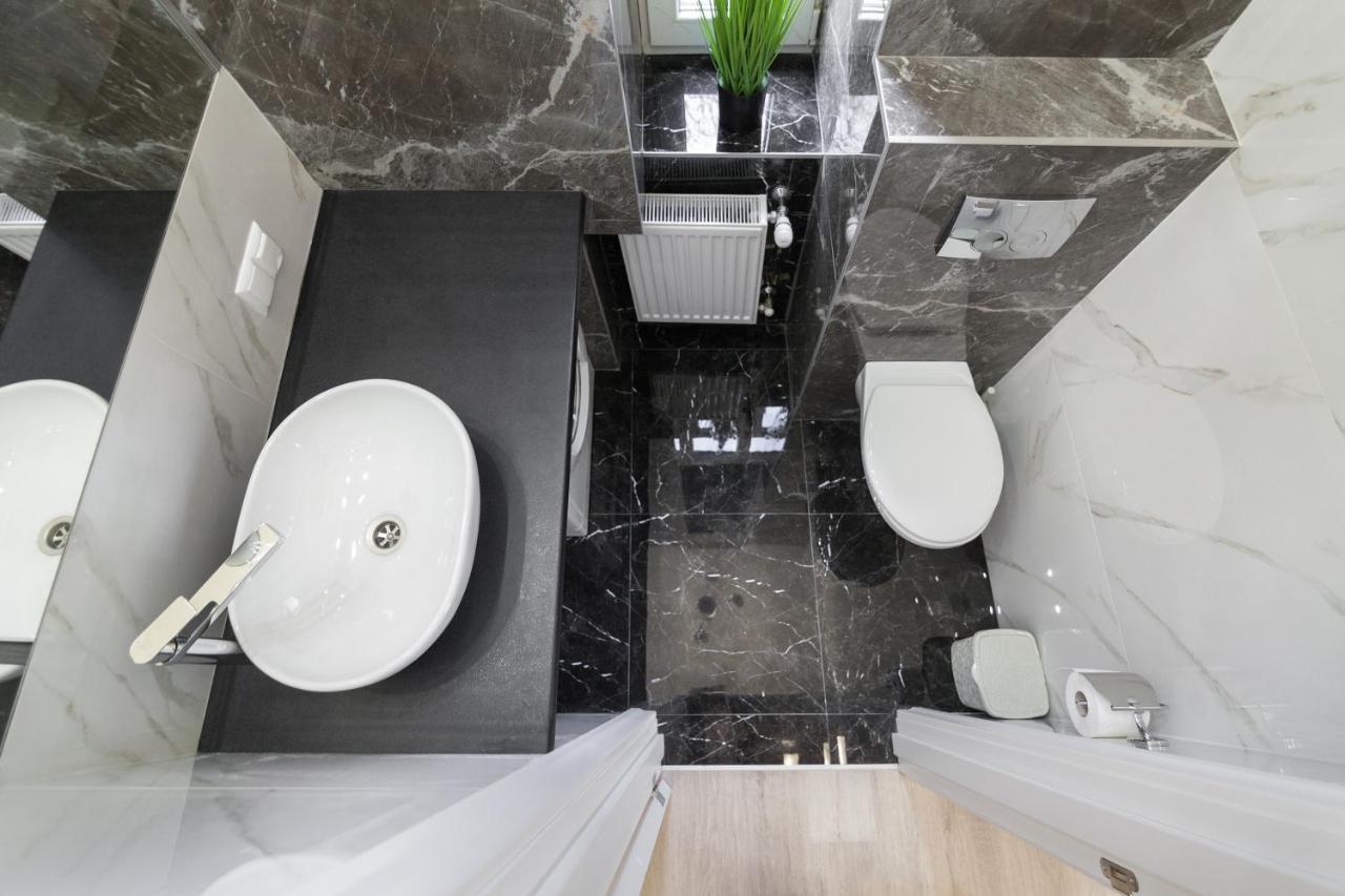 Royal Stylish Apartment In The Old City Львів Екстер'єр фото
