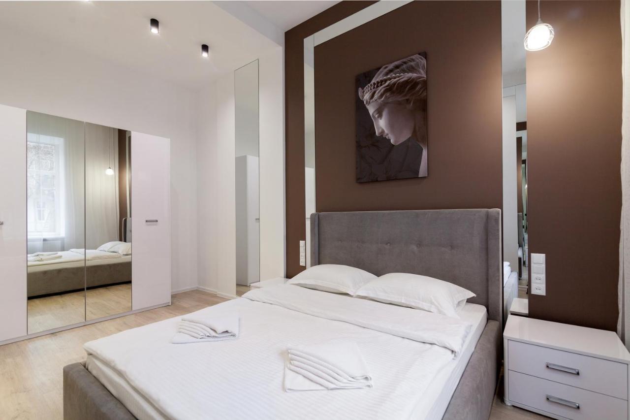 Royal Stylish Apartment In The Old City Львів Екстер'єр фото
