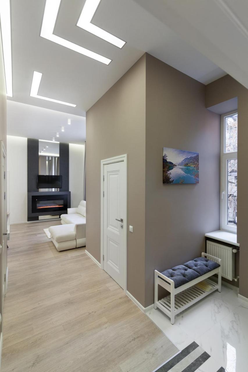 Royal Stylish Apartment In The Old City Львів Екстер'єр фото