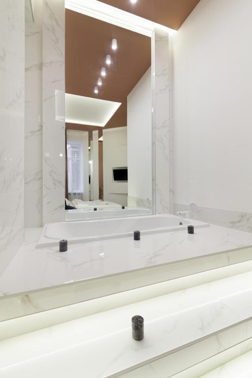 Royal Stylish Apartment In The Old City Львів Екстер'єр фото