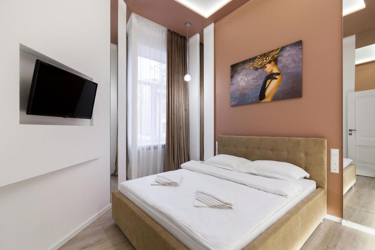 Royal Stylish Apartment In The Old City Львів Екстер'єр фото