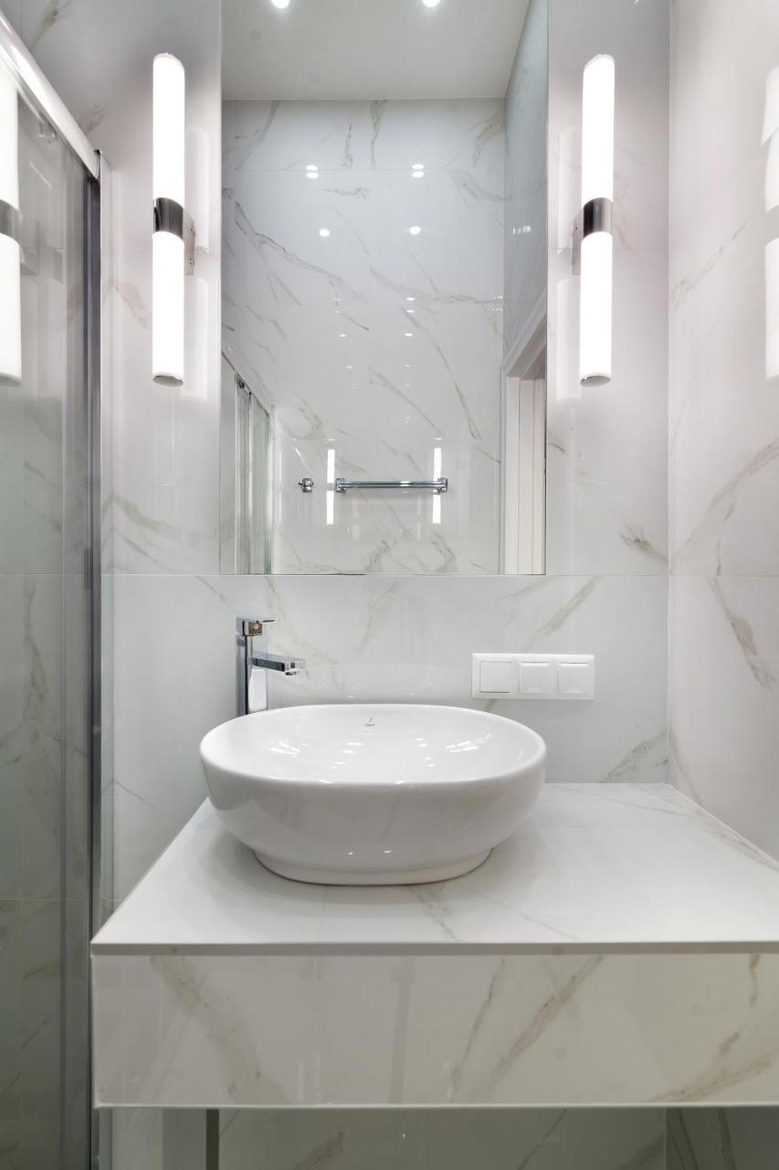 Royal Stylish Apartment In The Old City Львів Екстер'єр фото